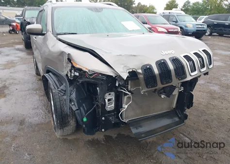 2017 Jeep Cherokee Latitude z USA, uszkodzony, nr VIN 1C4PJMCB1HW659861